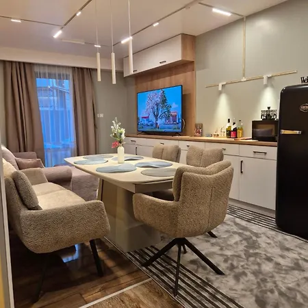 Cozy 2Bd Apt With 100Sqm Patio For 6 شقة