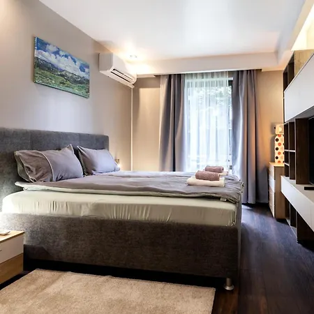 Cozy 2Bd Apt With 100Sqm Patio For 6 شقة *