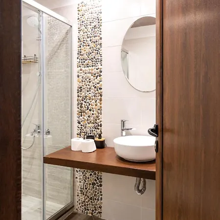 Cozy 2Bd Apt With 100Sqm Patio For 6 شقة *