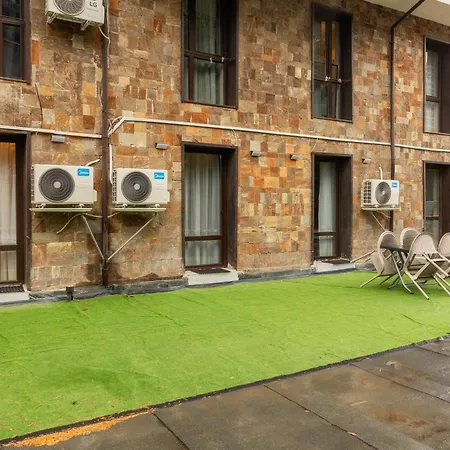Cozy 2Bd Apt With 100Sqm Patio For 6