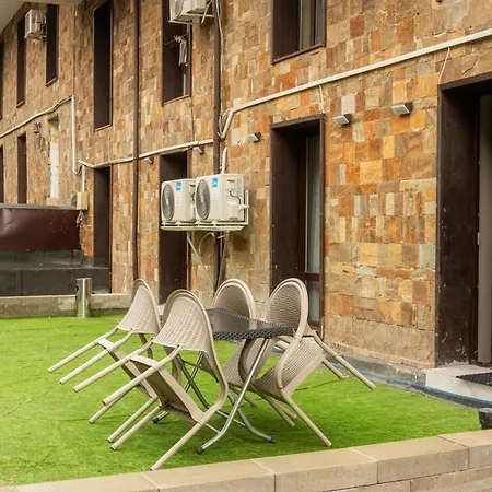 Cozy 2Bd Apt With 100Sqm Patio For 6 شقة