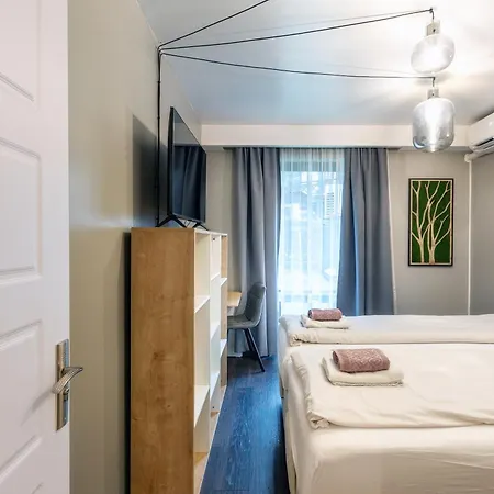 Cozy 2Bd Apt With 100Sqm Patio For 6 *