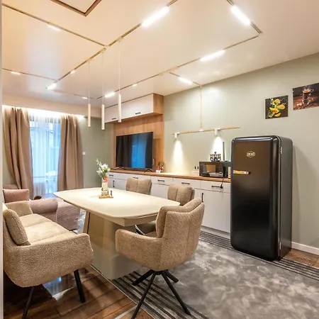 Cozy 2Bd Apt With 100Sqm Patio For 6 شقة *