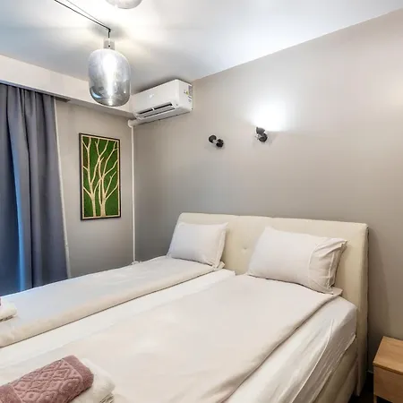Cozy 2Bd Apt With 100Sqm Patio For 6 شقة