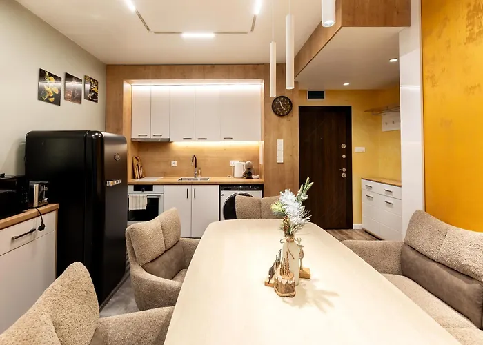 Apartment Getaway- & Summer Activities , Sleep 6 *