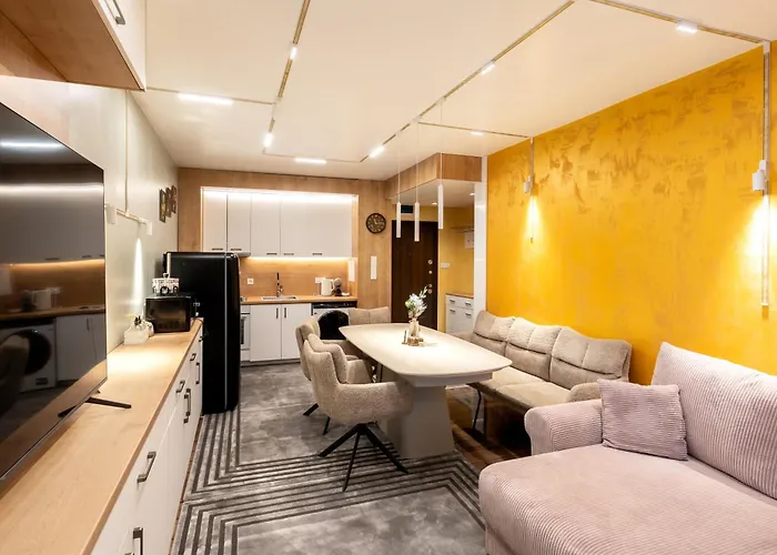 Apartment Getaway- & Summer Activities , Sleep 6 Bansko